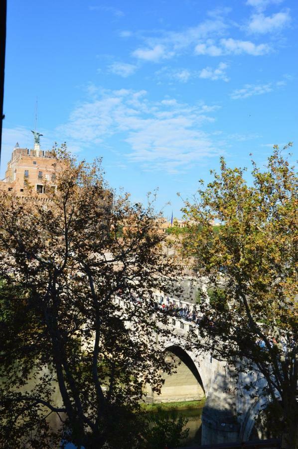 Una Finestra Su Castel Sant'Angelo Рим Экстерьер фото