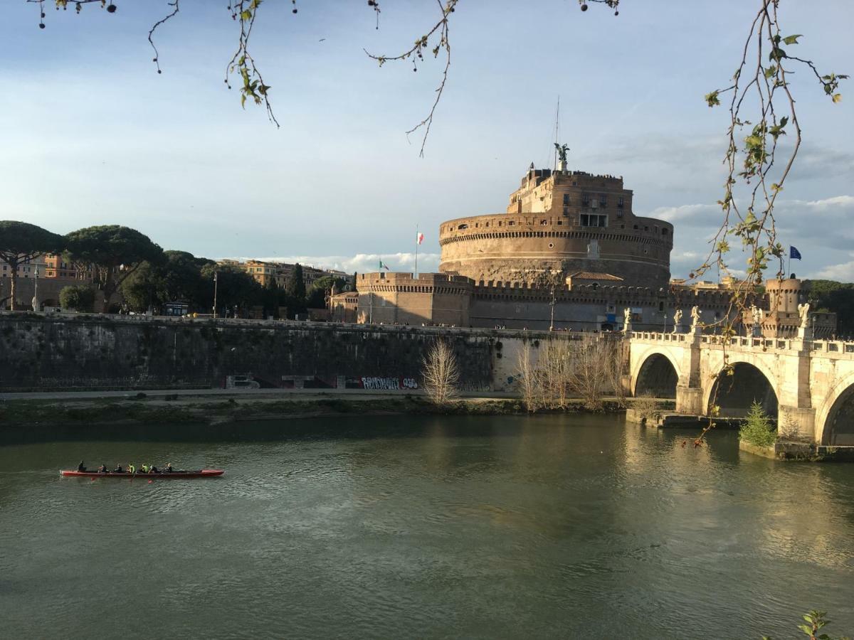 Una Finestra Su Castel Sant'Angelo Рим Экстерьер фото