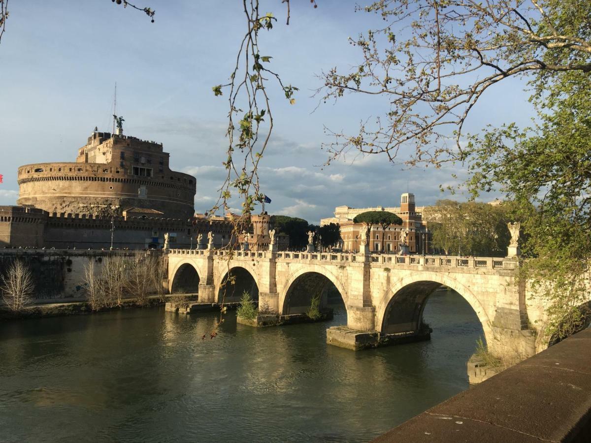 Una Finestra Su Castel Sant'Angelo Рим Экстерьер фото